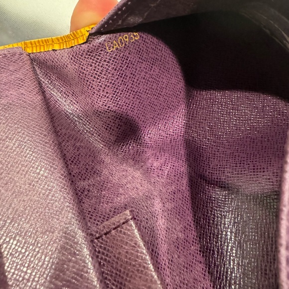 Authentic Louis Vuitton Epi trifold wallet - Picture 9 of 11
